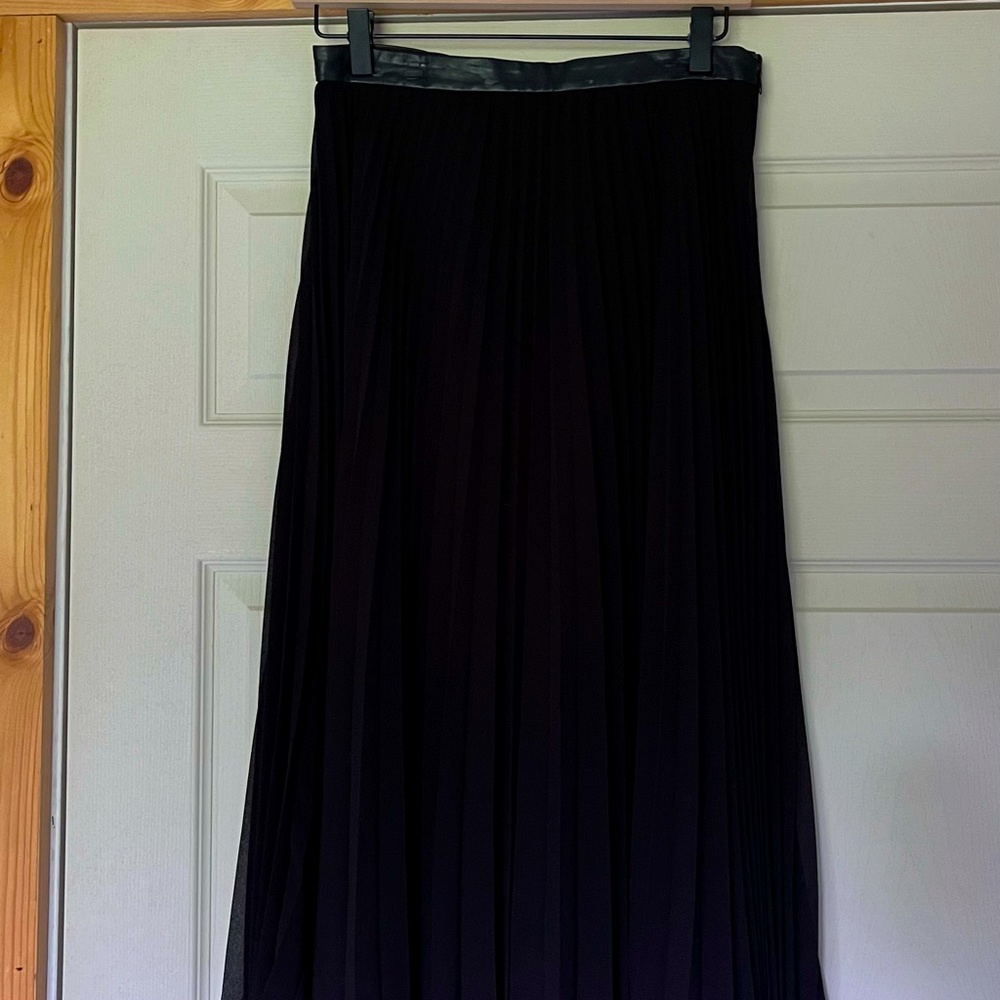 Banana republic black pleated midi skirt